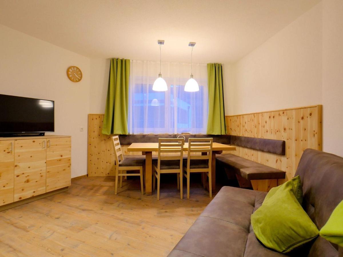 Top Holiday Flat In Fuegen Near The Ski Area Extérieur photo